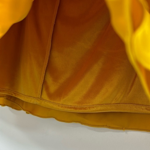 FOREVER 21 satin wave ruffle mini skirt size S/P - Picture 4 of 7